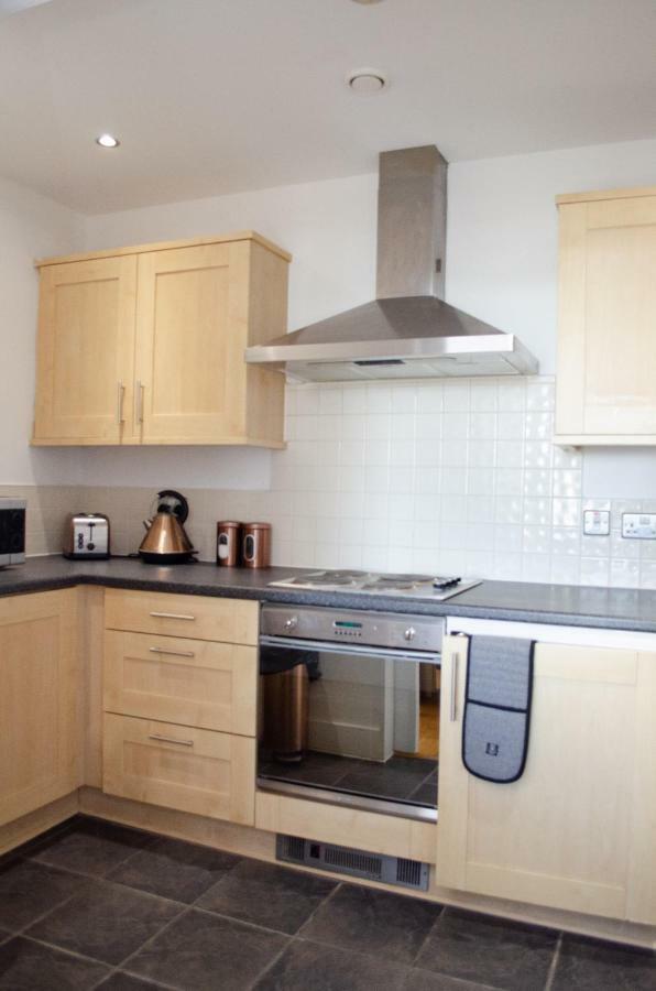 Serviced Apartment In Liverpool City Centre - Free Parking - Balcony - By Happy Days Exterior photo