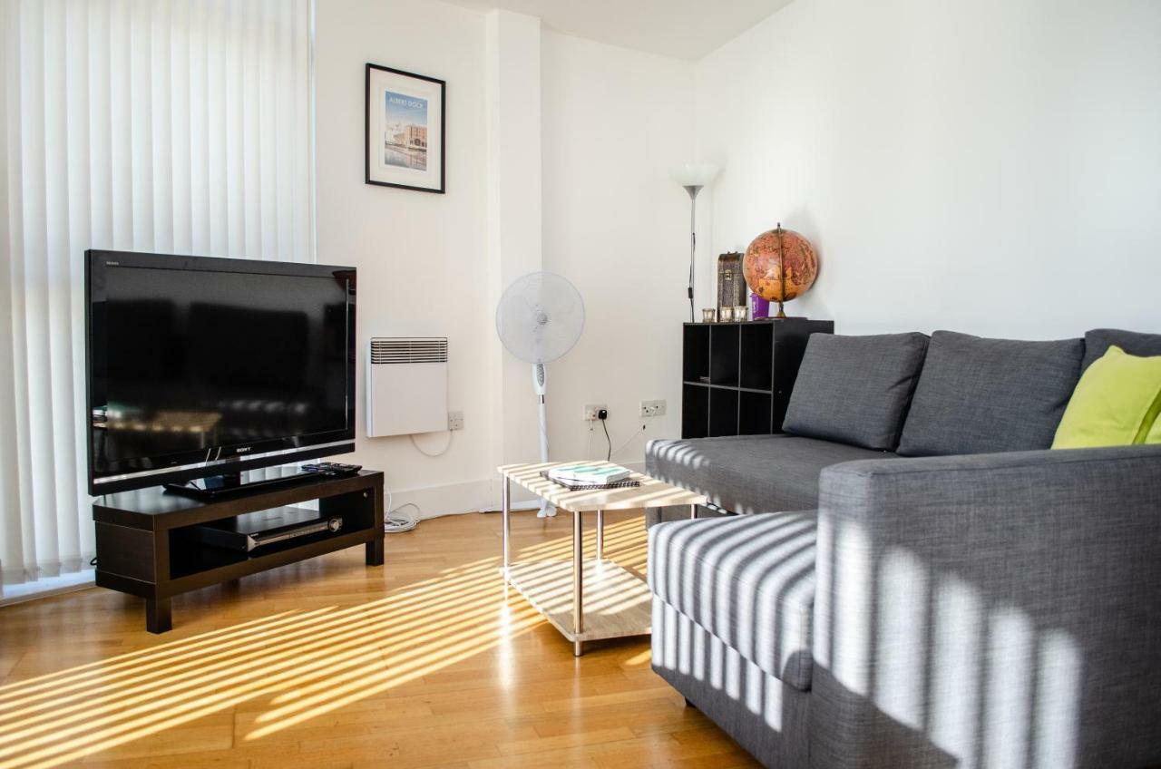Serviced Apartment In Liverpool City Centre - Free Parking - Balcony - By Happy Days Exterior photo